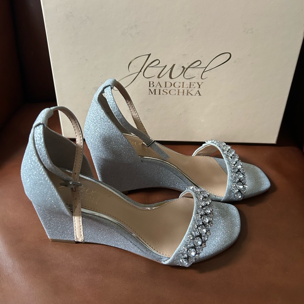 JEWEL BADGLEY MISCHKA
Women's Peggy Wedge Evening Sandals